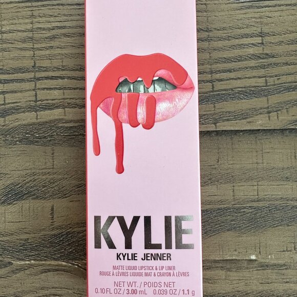 Kylie Jenner Matte Liquid Lipstick and Lip Liner - Picture 5 of 10